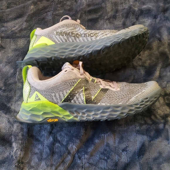 New Balance Fresh Foam X Hierro V6 Gray/Green WTHIERO6 woman's size 11 sneakers - Picture 1 of 11